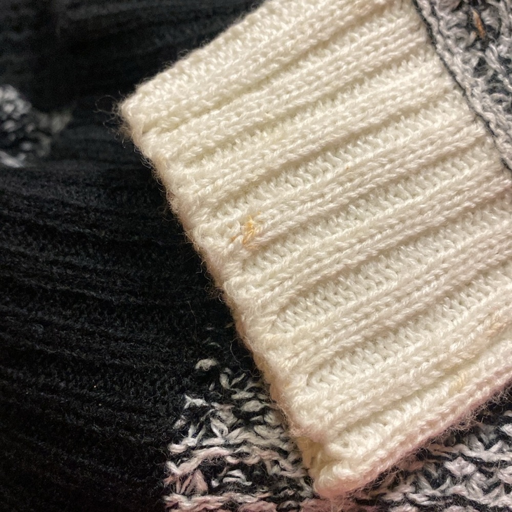 Black and White Striped Medium Cardigan Sweater Collegiate Fall Office - Picture 14 of 14